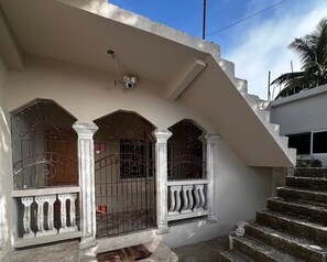 Exterior detail - 2-bedroom house in serene St. Catherine with WiFi, AC (St. Catherine)