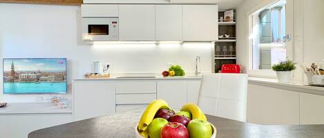 Fridge, oven, dishwasher