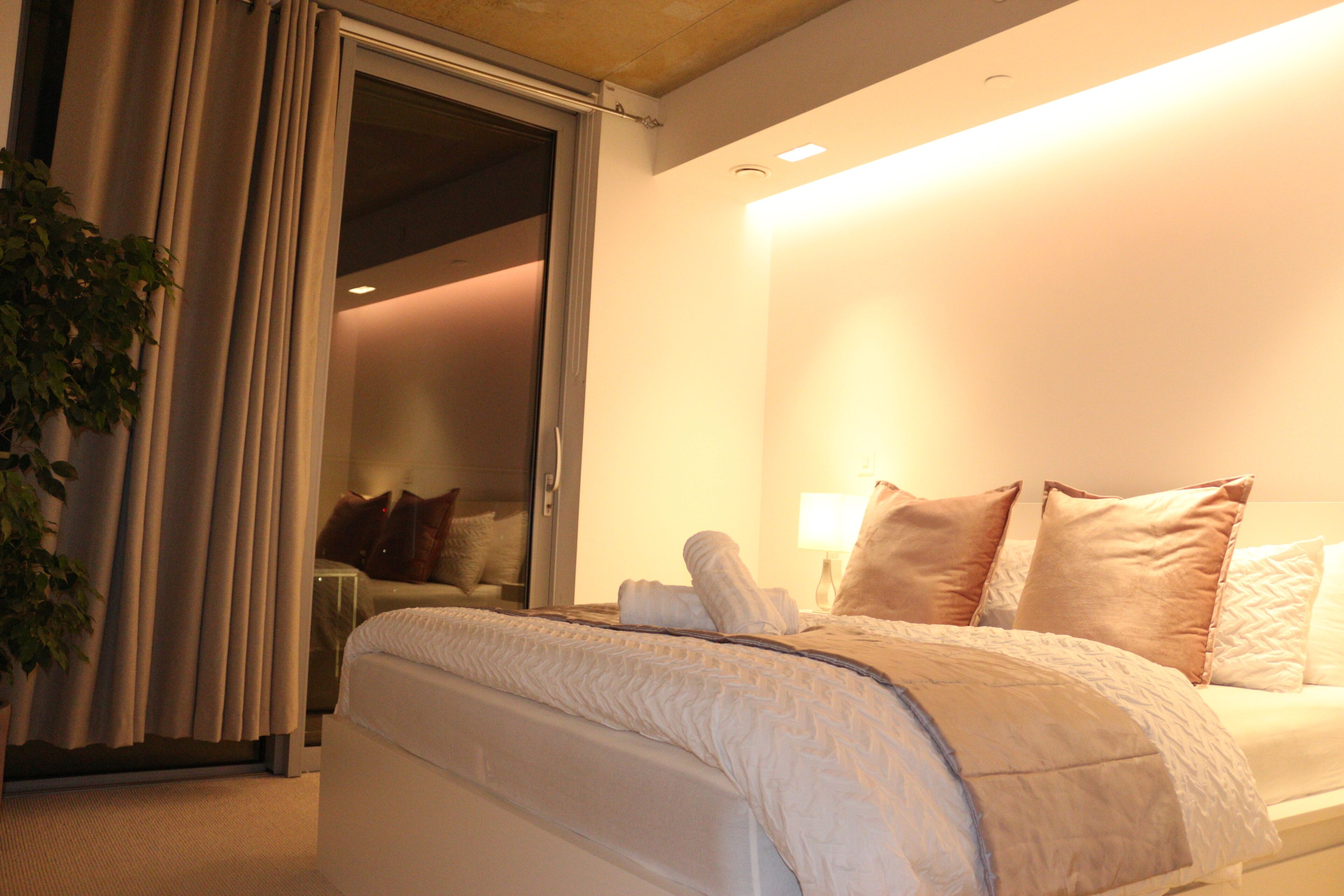 1 slaapkamer, een strijkplank/strijkijzer, gratis wifi, beddengoed