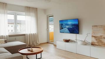 Apartment, 1 Bedroom, Balcony, City View | Living room