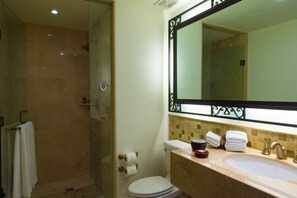 Shower, jetted tub, hair dryer, towels