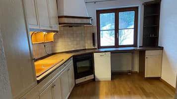 Apartment, 2 Bedrooms, Balcony, City View | Interior