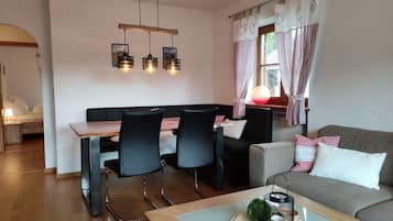 Apartment, 2 Bedrooms, Balcony, City View | Living room