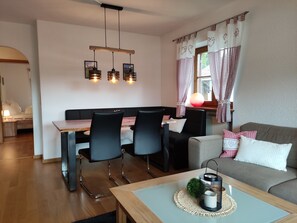 Departamento, 2 habitaciones, balcón, vista a la ciudad | Sala de estar