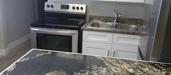 Cozy 1-bedroom with WiFi and AC in charming Delta