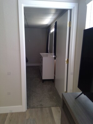 Interior - Cozy 1-bedroom with WiFi and AC in charming Delta (Delta)