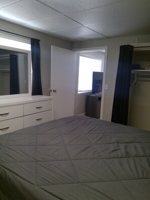 1 bedroom, free WiFi, bed sheets - Cozy 1-bedroom with WiFi and AC in charming Delta (Delta)