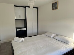 4 bedrooms, iron/ironing board, free WiFi