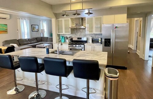 Spacious 5-bedroom apartment in delightful Ithaca with WiFi, AC