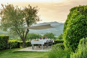 Outdoor dining - VILLA SOLATA - Nine Bedroom Villa, Sleeps 20 (Siena)