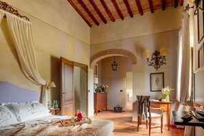 9 bedrooms, free WiFi, bed sheets - VILLA SOLATA - Nine Bedroom Villa, Sleeps 20 (Siena)