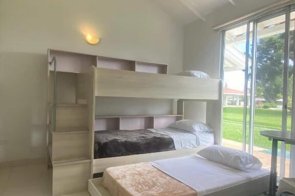 Sistema de insonorización, wifi gratis y ropa de cama
