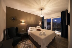 3 室のベッドルーム、アイロン / アイロン台、WiFi (無料)、ベッドシーツ