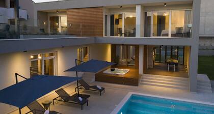 Luxury villa Mary Lou with pool and spa area