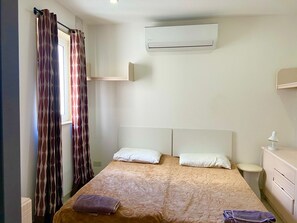 3 chambres, fer et planche à repasser, Wi-Fi, draps fournis