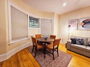 Dining - Tranquil home loved by repeat guests, Harvard Square (Cambridge)
