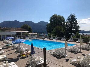 Pool - Bella Rosa Apartment in Ghiffa with lake view (Ghiffa)