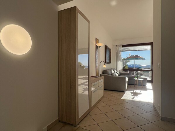 Living area - Bella Rosa Apartment in Ghiffa with lake view (Ghiffa)