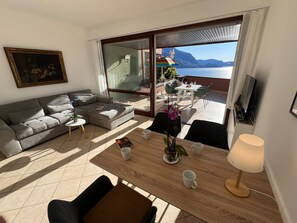 Living area - Bella Rosa Apartment in Ghiffa with lake view (Ghiffa)