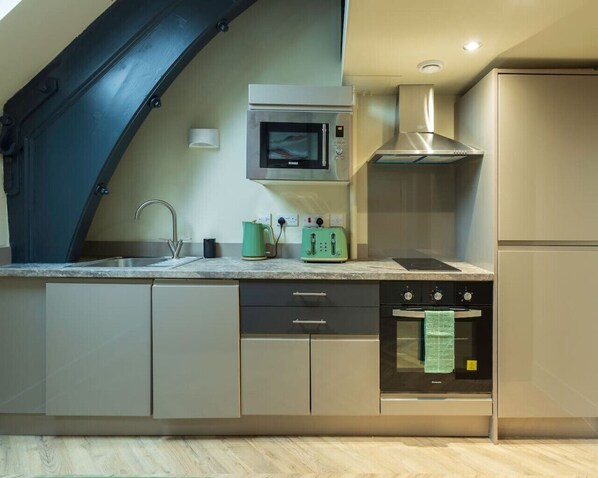 Refrigerador, microondas, horno, placa de cocina