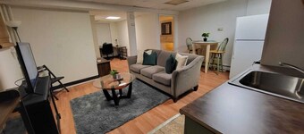 Charming 1-bedroom apartment in cool Troy with WiFi, AC