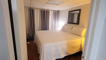 1 habitación, tabla de planchar con plancha, wifi y ropa de cama