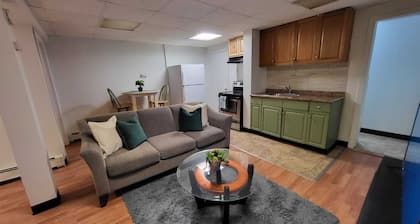 Charming 1-bedroom apartment in cool Troy with WiFi, AC