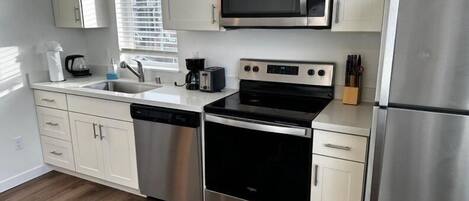 Lavavajillas, utensilios de cocina y especias