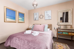 3 bedrooms, iron/ironing board, WiFi, bed sheets