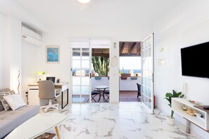 Smart TV - Home2Book Sea Breeze Apartment, Pool & Terrace (Las Caletillas)