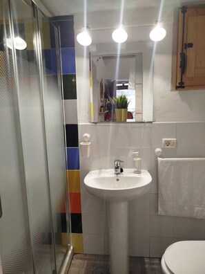 Hair dryer, towels