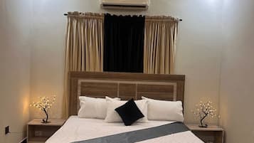 8 bedrooms, iron/ironing board, WiFi, bed sheets