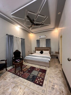 8 dormitoris, planxa i posts de planxar, wifi i roba de llit 