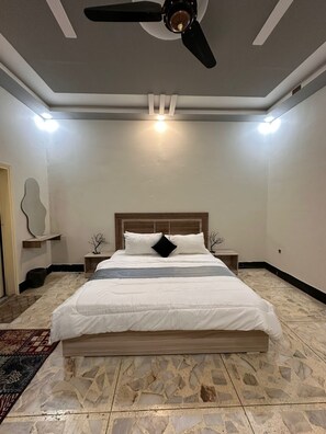 8 bedrooms, iron/ironing board, WiFi, bed sheets