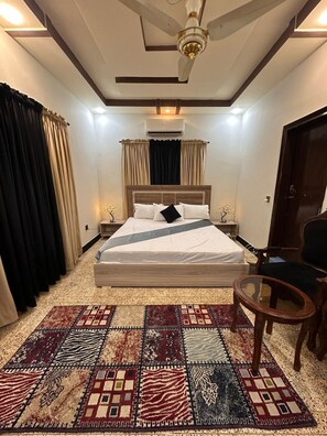 8 bedrooms, iron/ironing board, WiFi, bed sheets