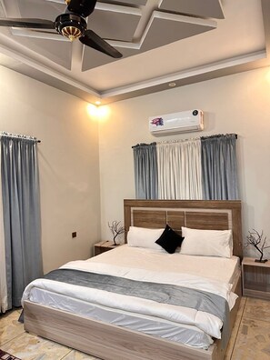 8 bedrooms, iron/ironing board, WiFi, bed sheets