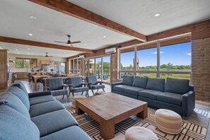 Smart TV, fireplace, video games, table tennis