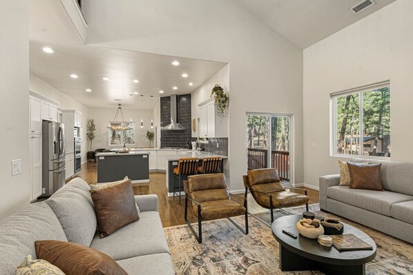 TV connectée, cheminée, jeux vidéo