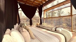 1 bedroom, bed sheets