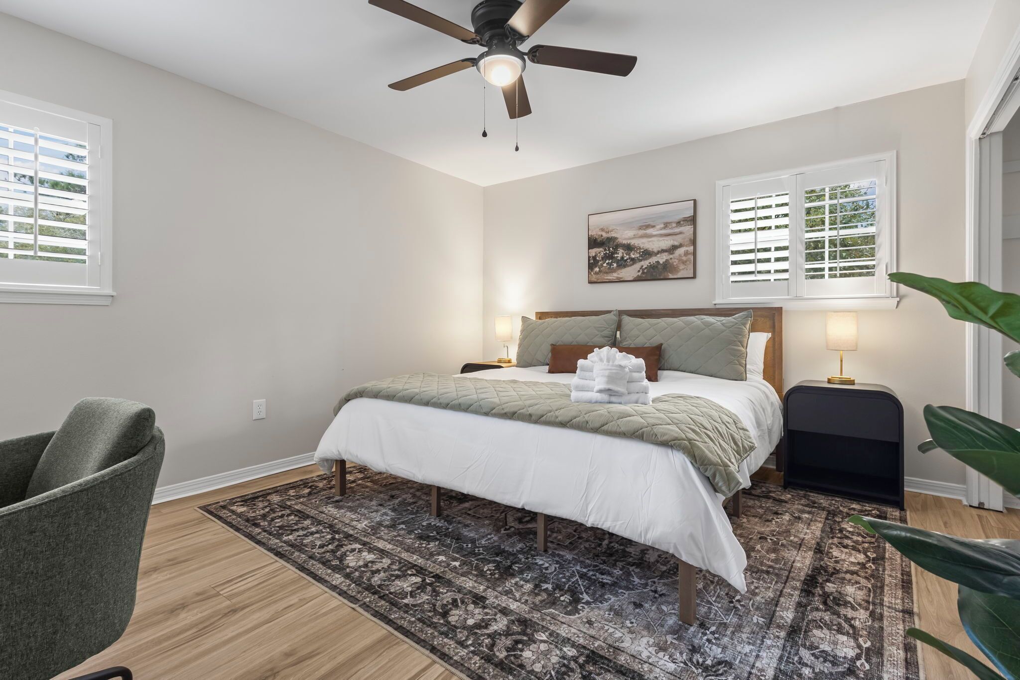 3 多间卧室、办公桌、熨斗/熨衣板、旅行婴儿床