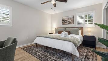 3 bedrooms, desk, iron/ironing board, travel crib