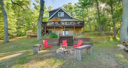 Lake Access & Dock: Remote Mio-Area Cottage