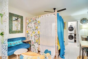 Interior - Walk to Parks & Dining: Central St. Pete Oasis (St. Petersburg)