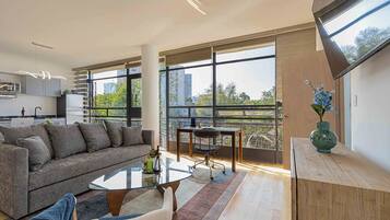 Comfort Apartment, 1 Bedroom, Balcony, City View | Living area