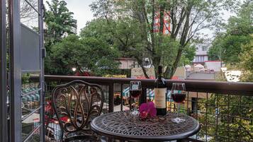 Deluxe Apartment, Air conditioning, Park View | Balcony