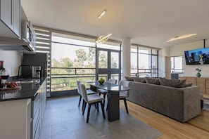 Comfort Apartment, 1 Bedroom, Balcony, City View | Dining room - Polanco Heart Apartments by JV89 (Mexico City)