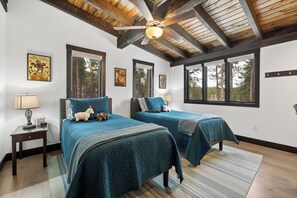 4 bedrooms, iron/ironing board, WiFi, bed sheets