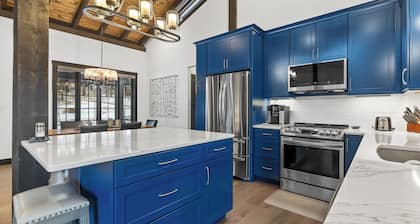 Luxury home near Mt Rushmore! King beds in 3 of 4 bedrooms!