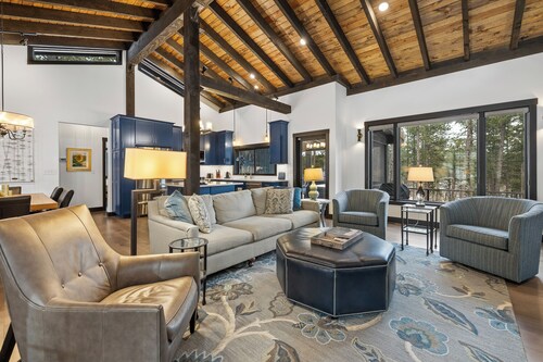 Luxury home near Mt Rushmore!  King beds in 3 of 4 bedrooms! 