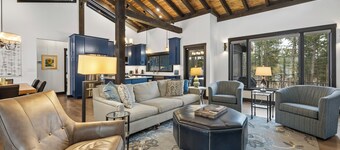 Luxury home near Mt Rushmore! King beds in 3 of 4 bedrooms!